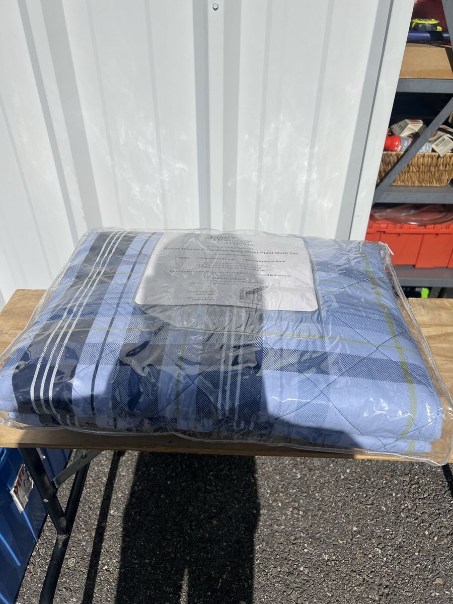 Better Homes & Garden Navy Blues Plaid Quilt Set