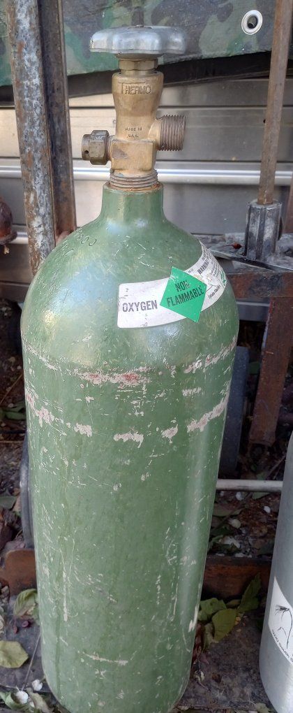 Oxygen tank