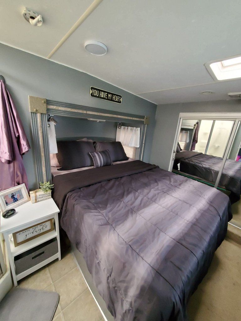 Main image 6