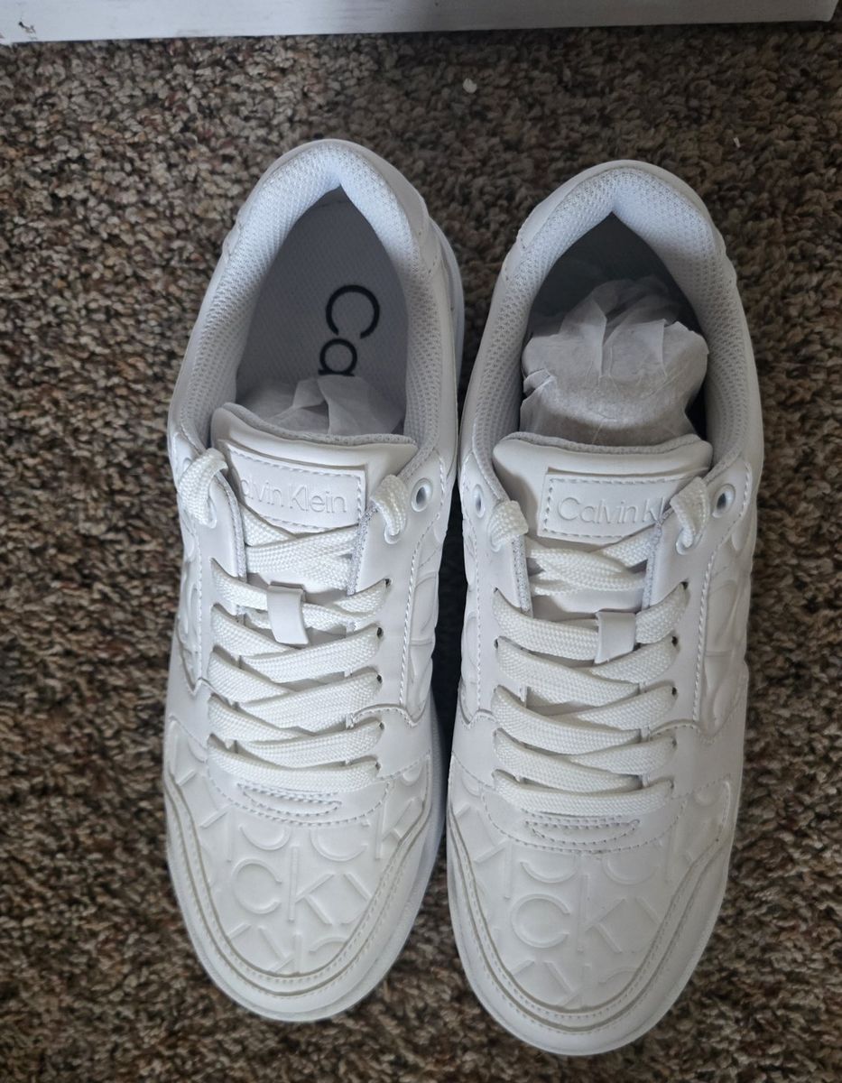 Women's size 10 Calvin Klein leather shoes NEW.