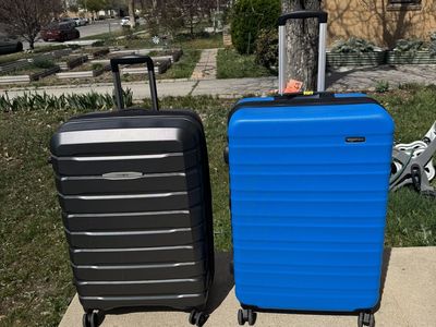 2 beautiful hard shell XL Luggages