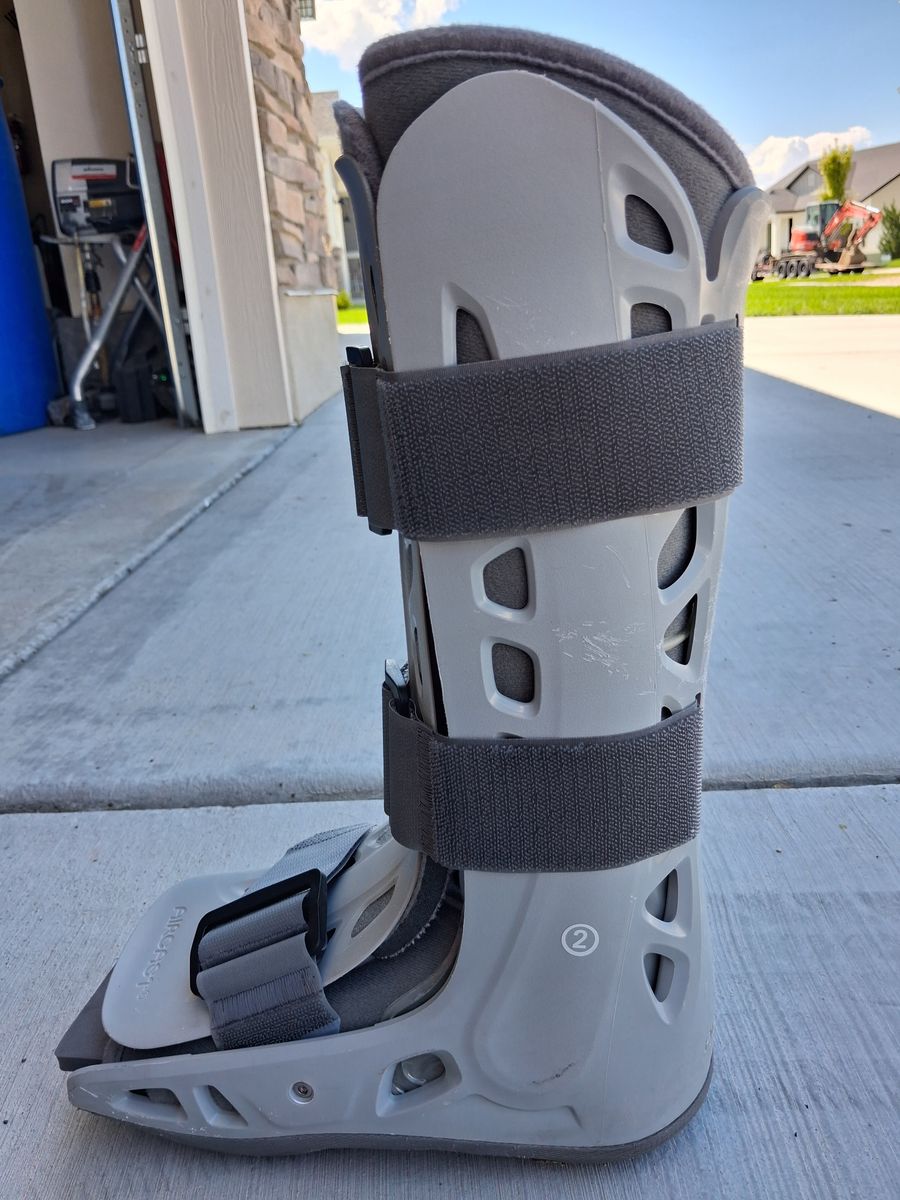 Aircast - Walking Boot (S) **GREAT CONDITION**