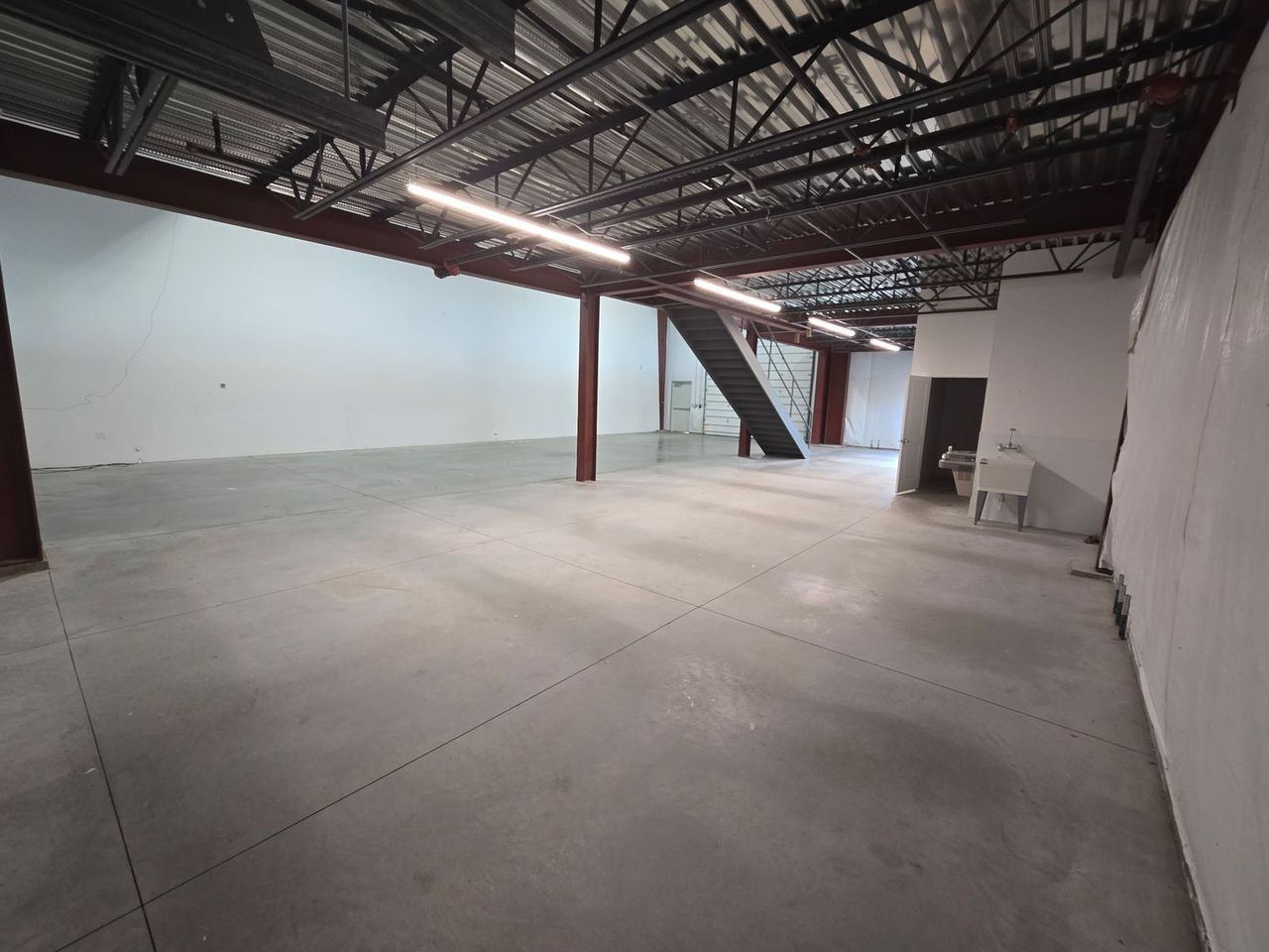 Main image 3