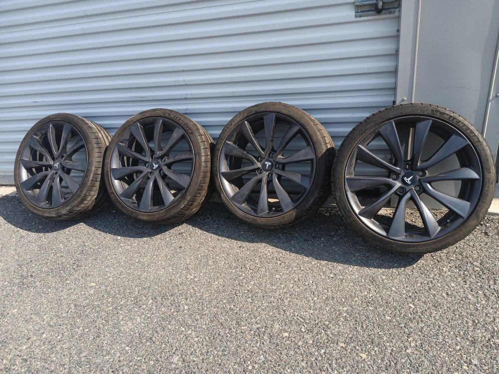 Set of 4 Michelin Tesla 235/35ZR20 Performance Tires on Black Wheels - Used