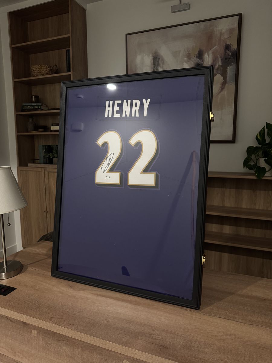 Signed Derrick Henry Jersey- Beckett Authenticate