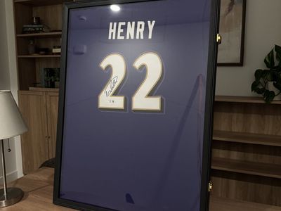 Signed Derrick Henry Jersey- Beckett Authenticate