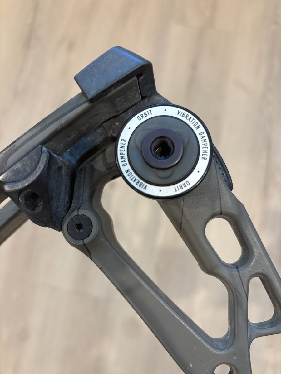 Bowtech Convergence with CBE Slider sight