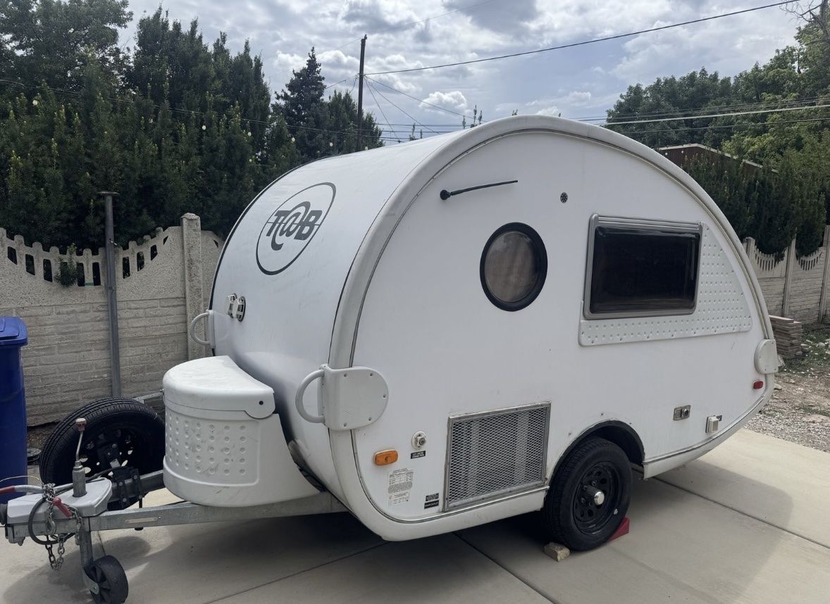 2018 T@B Teardrop Camping Trailer - Mint Condition with AC & King Bed