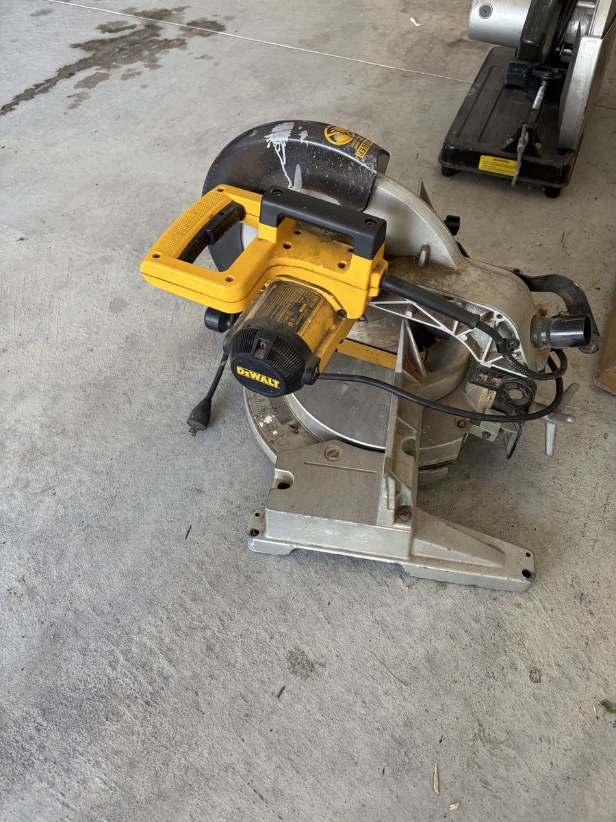 Dewalt Saw