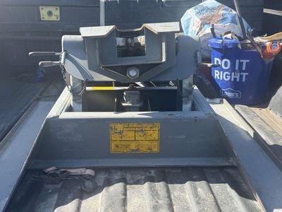 B&W 5th Wheel Hitch