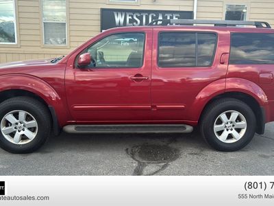 2011 NISSAN PATHFINDER SV