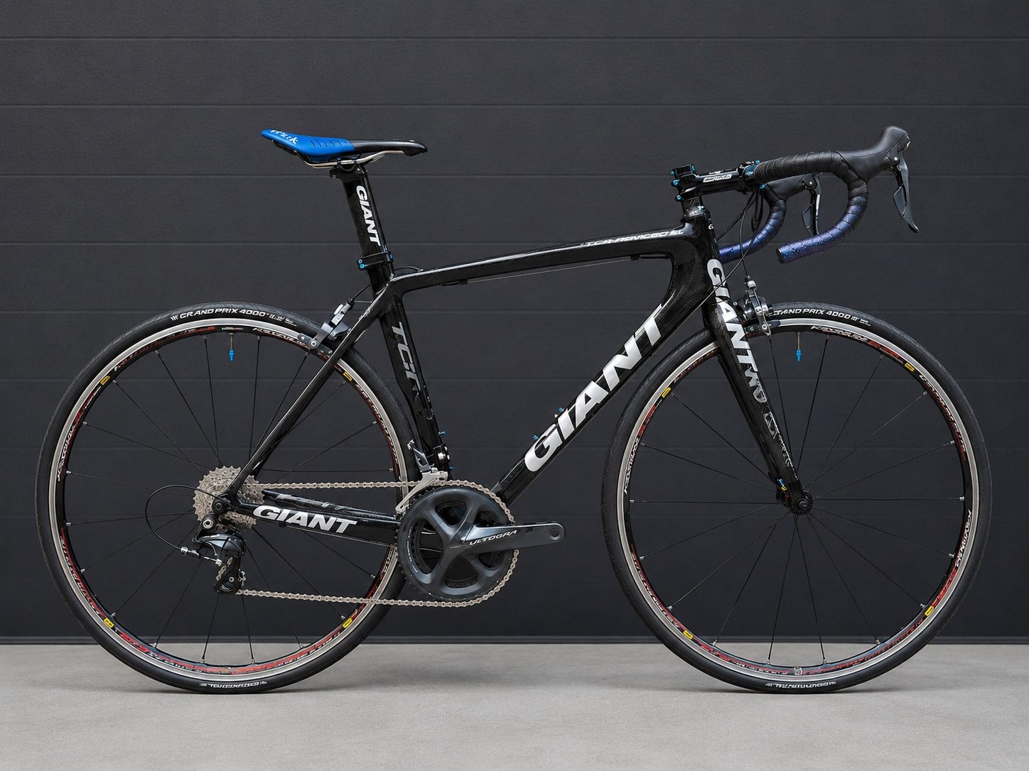 Giant TCR Advanced SL Carbon Road Bike – Ultegra / Zipp / Ksyrium (Medium)