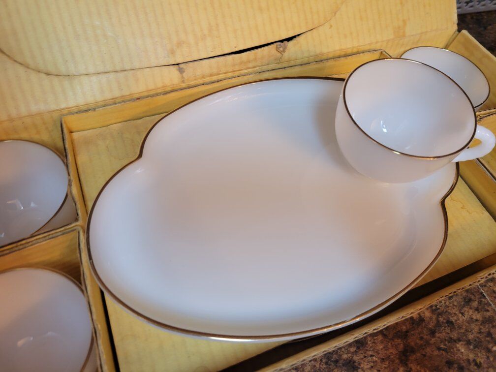 Beautiful vintage 1950's snack time set