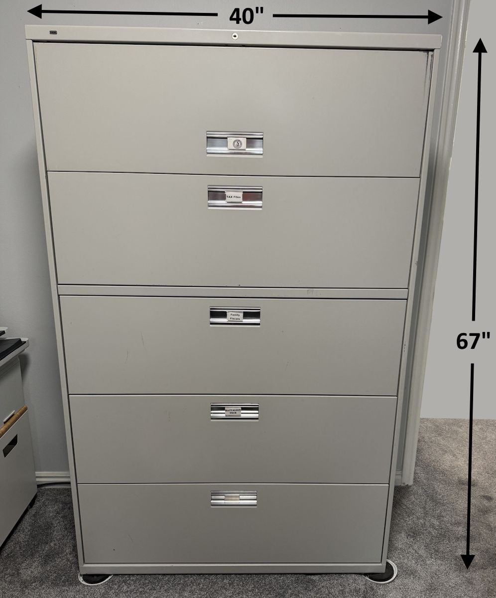 Lateral file cabinet 4 Sale
