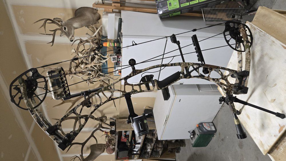 LOADED Hoyt Alpha-X 33 (not AX-2 or AX-3) 60-70#