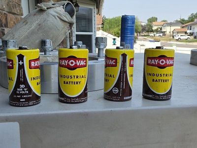 Vintage Ray-O-Vac Industrial 3D Size "D" 1.5 Volts Batteries - Lot of 4 for Collectibles