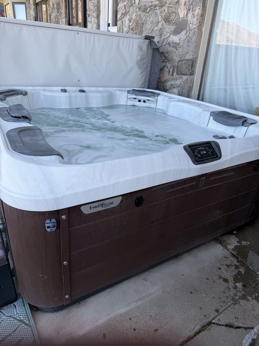 Bullfrog RZL HotTub, Needs Repairs