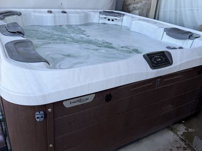 Bullfrog RZL HotTub, Needs Repairs