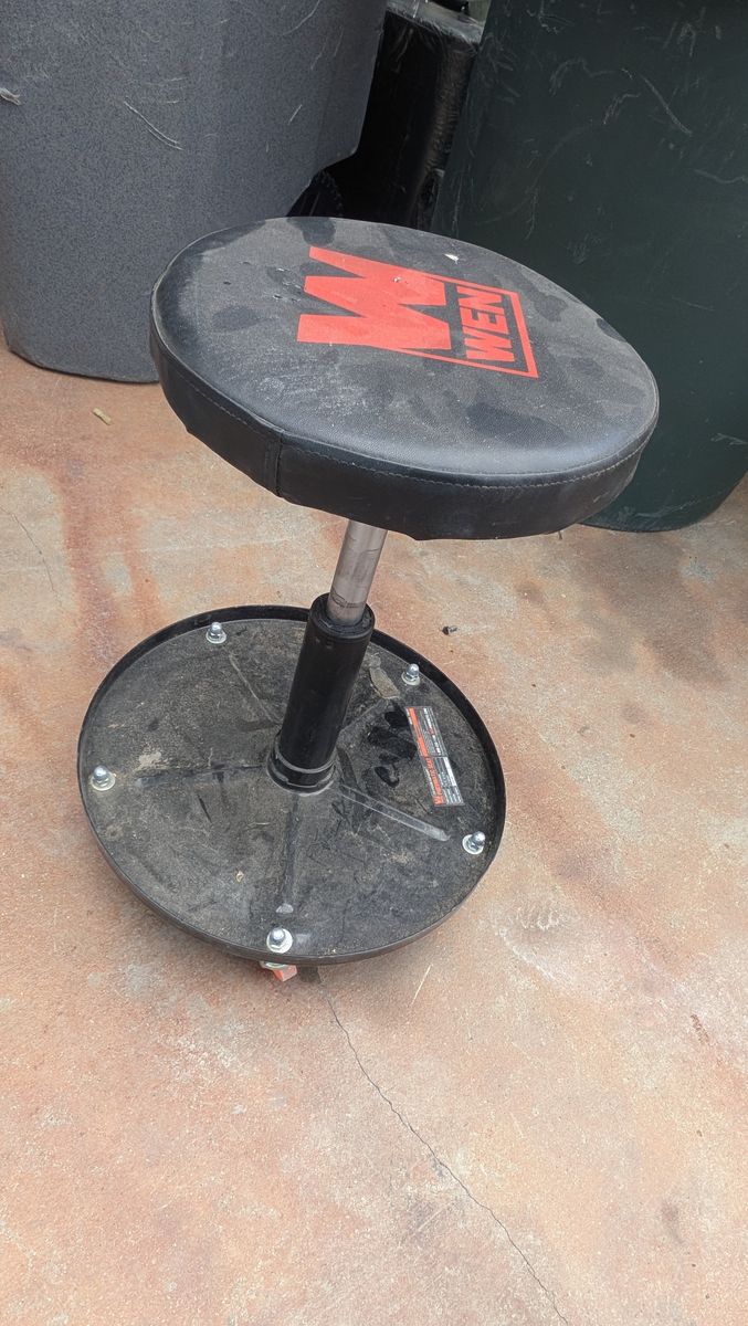 Mechanic chair