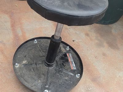 Mechanic chair
