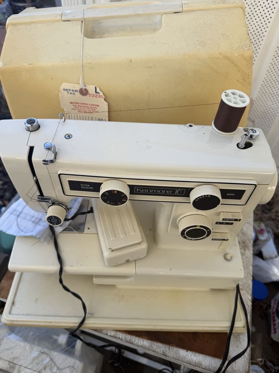 Kenmore 10 Model 385.1249280 Sewing Machine with Foot Pedal