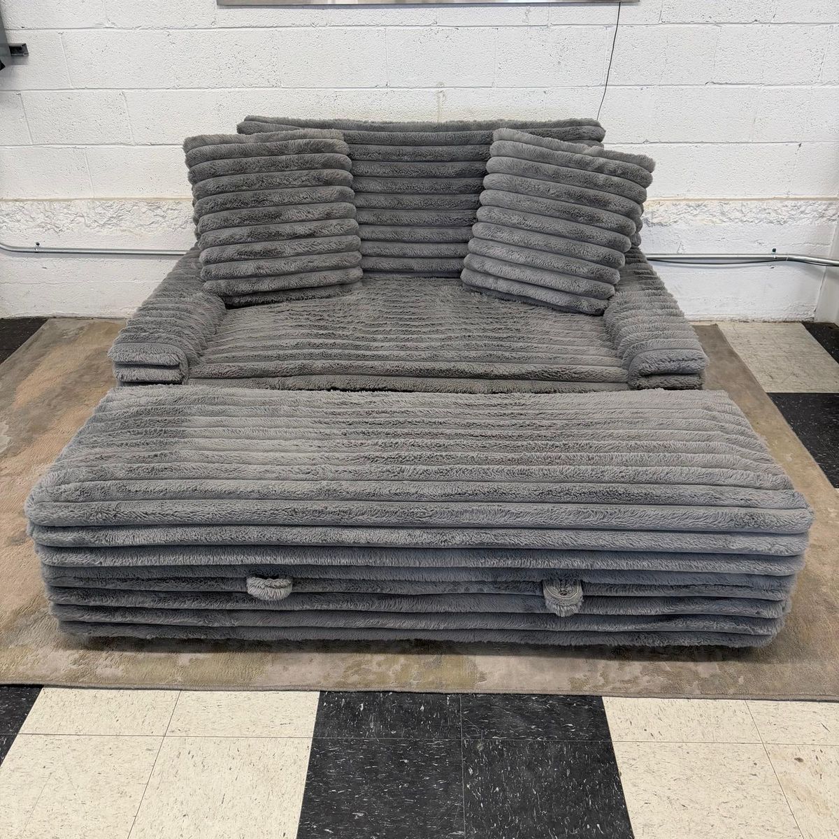 COSTCO THOMASVILLE WILLS FABRIC OVERSIZE CHAIR W/ STORAGE OTTOMAN!!