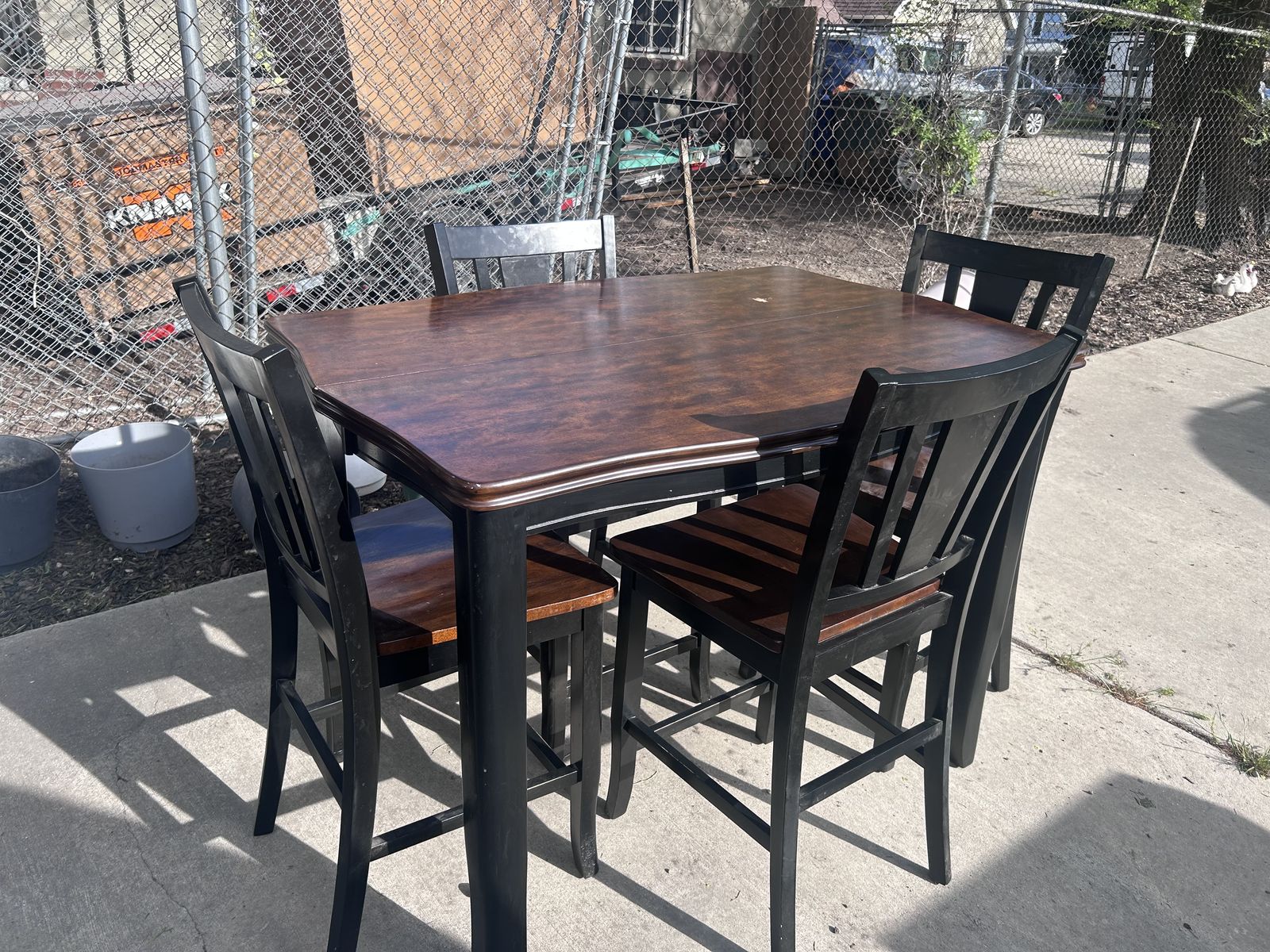 4 person Dining Room Table with chairs and leaf