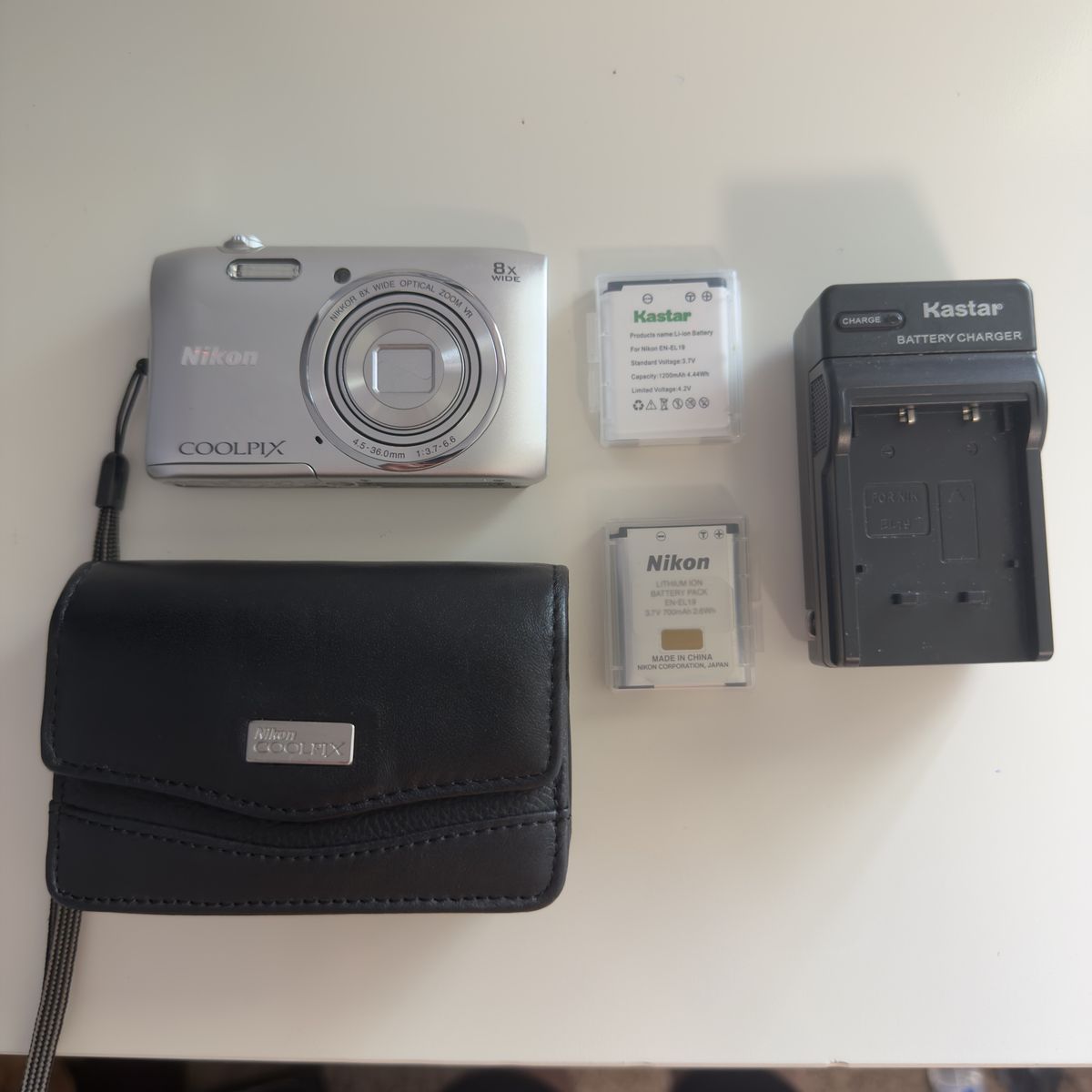 Nikon Coolpix S3600 20mp DigiCam with accessories