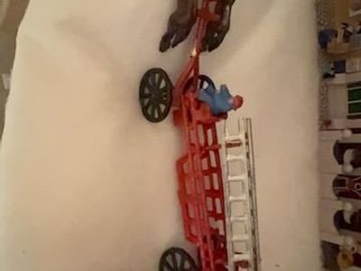 die-cast / metal horse-drawn fire wagon