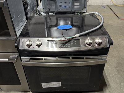 BRAND NEW GENERAL ELECTRIC DROP-IN GLASS TOP RANGE