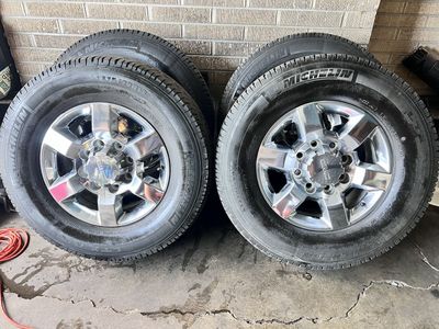 2023 GMC Denali 2500 Wheels and Tires 8x180
