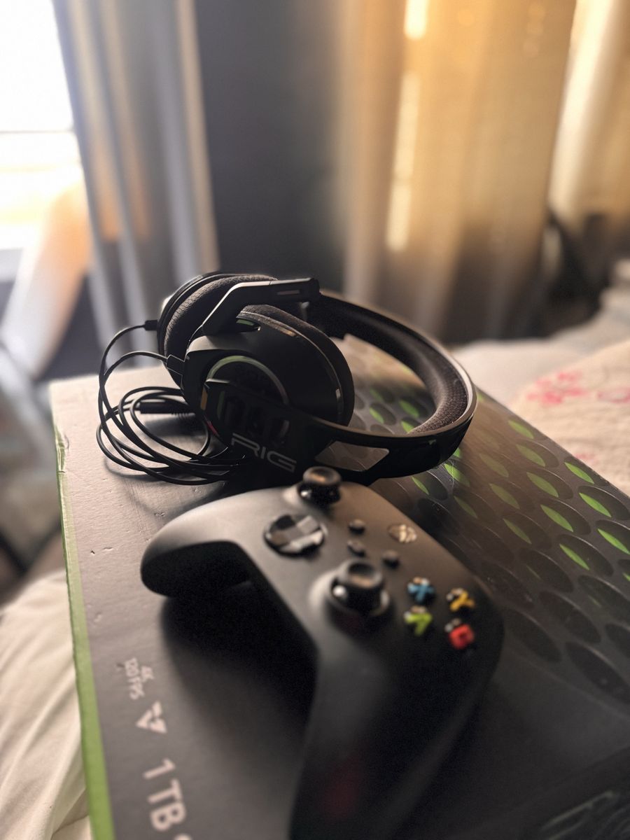 Microsoft Xbox Series X 1TB Console Bundle with Wireless Controller & RIG Gaming Headset