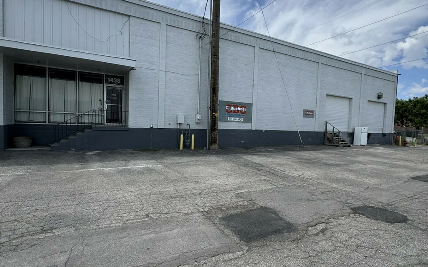 700 West Industrial Warehouse for Lease $0.96 / SF