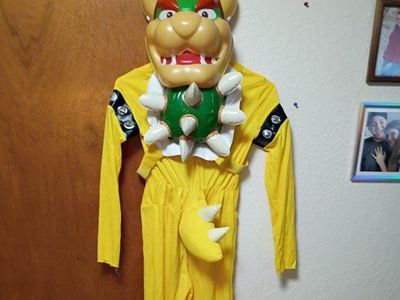 Boys Size Large 10/12 Bowser Costume $10.