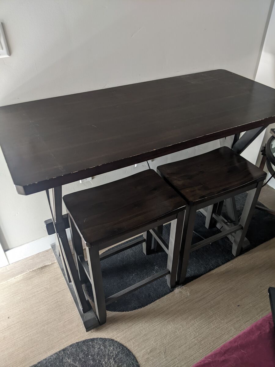 Breakfast Nook Table and Stools