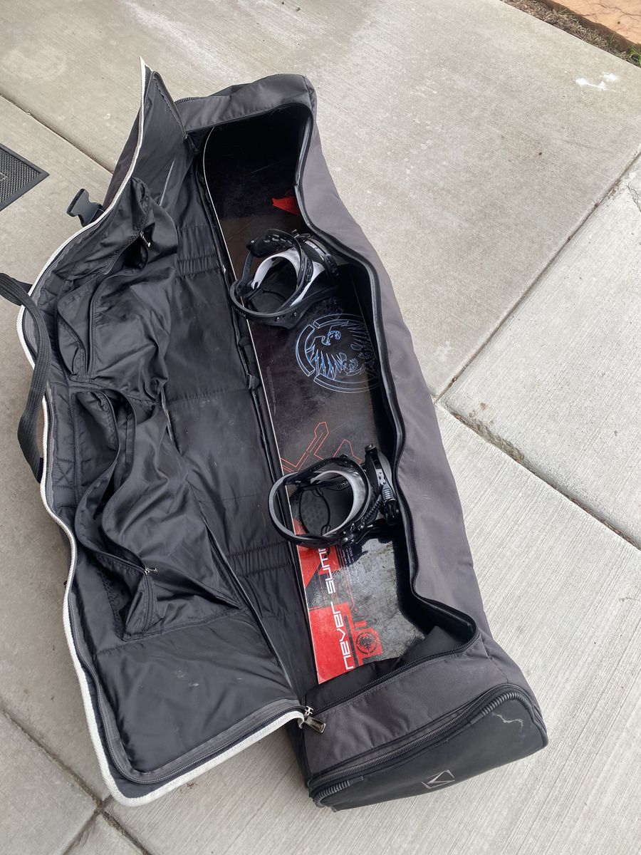 Never Summer Titan Snowboard / Bindings / Boots / Travel Bag