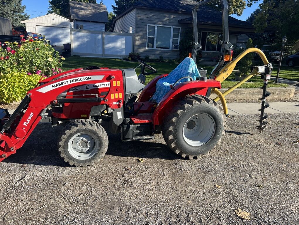 Massey Ferguson Tractor 1825E