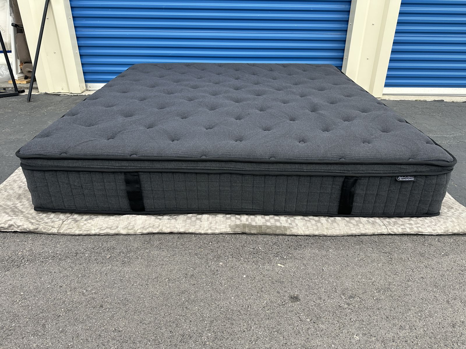 King Mattress Madevos
