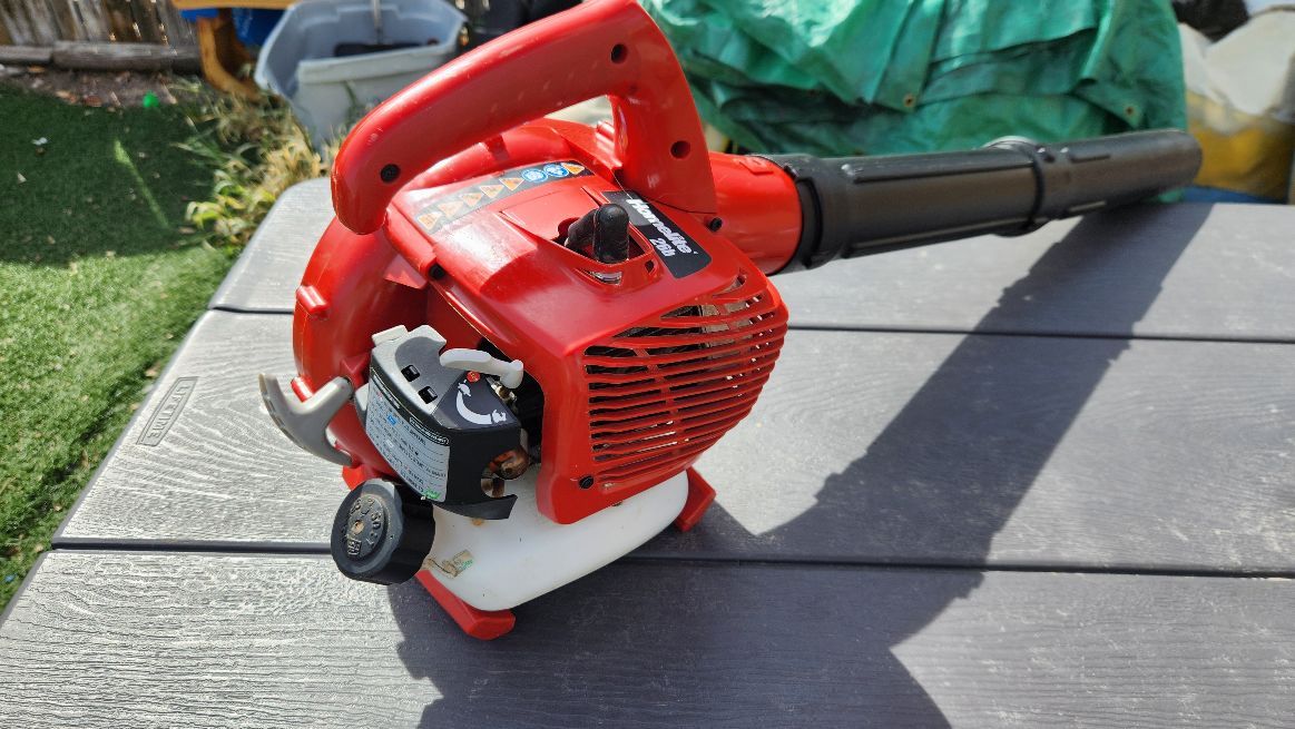 Homelite 2-cycle Leaf blower 26b just tuned up