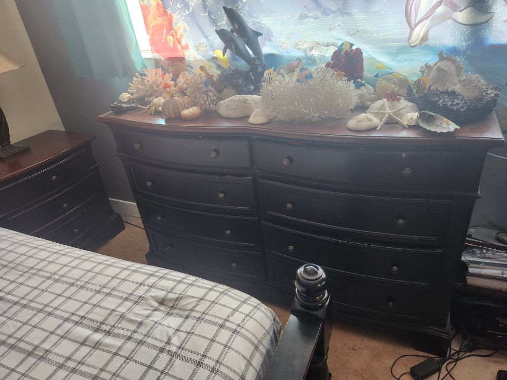 Black Wood Double Dresser with Curved Front & Metal Knobs and Detachable Mirror