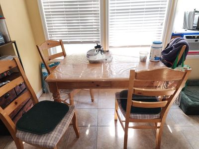 Solid Wood Dining Table with 6 Chairs & Leaf Extension