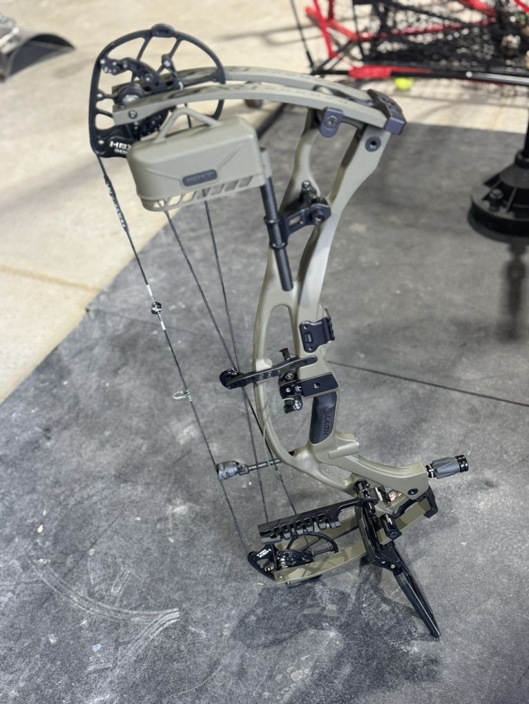 Hoyt Right Handed Carbon RX9 Wilderness Green