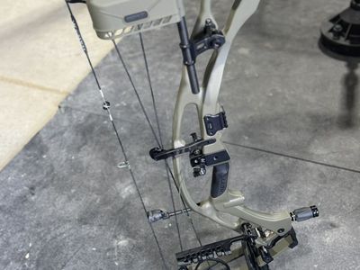 Hoyt Right Handed Carbon RX9 Wilderness Green