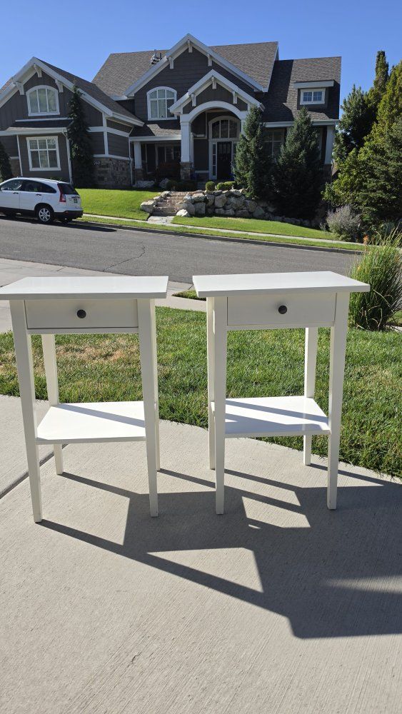 Set of 2 White Nightstands with Drawers and Lower Shelf