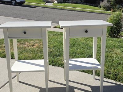 Set of 2 White Nightstands with Drawers and Lower Shelf