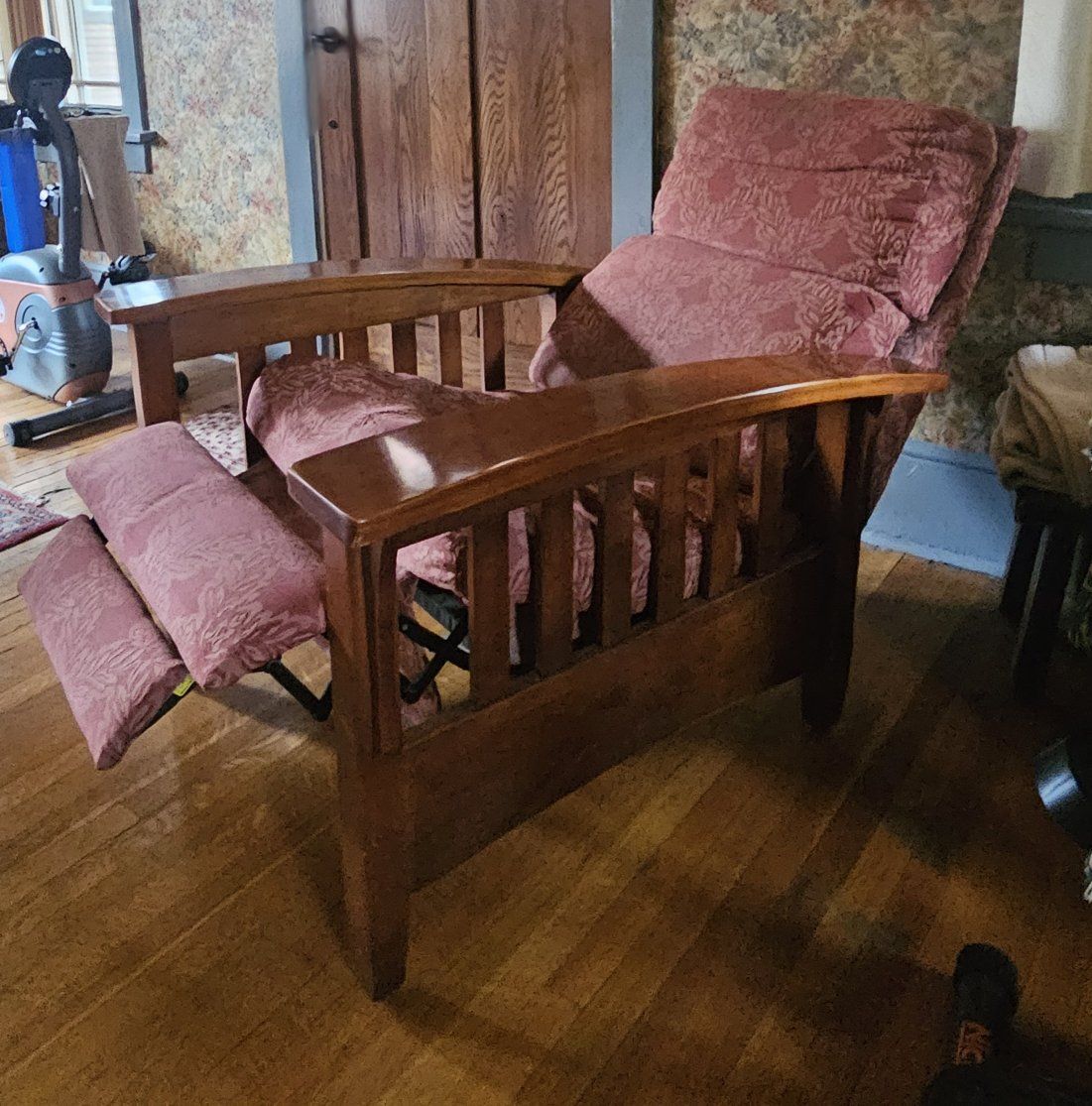Sugarhouse Furniture mission bustle back recliner