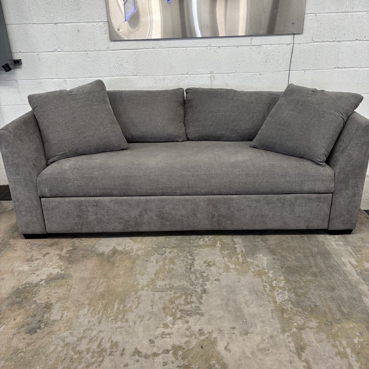 COSTCO THOMASVILLE MARION FABRIC CONVERTIBLE SOFA/COUCH! PULL OUT BED!