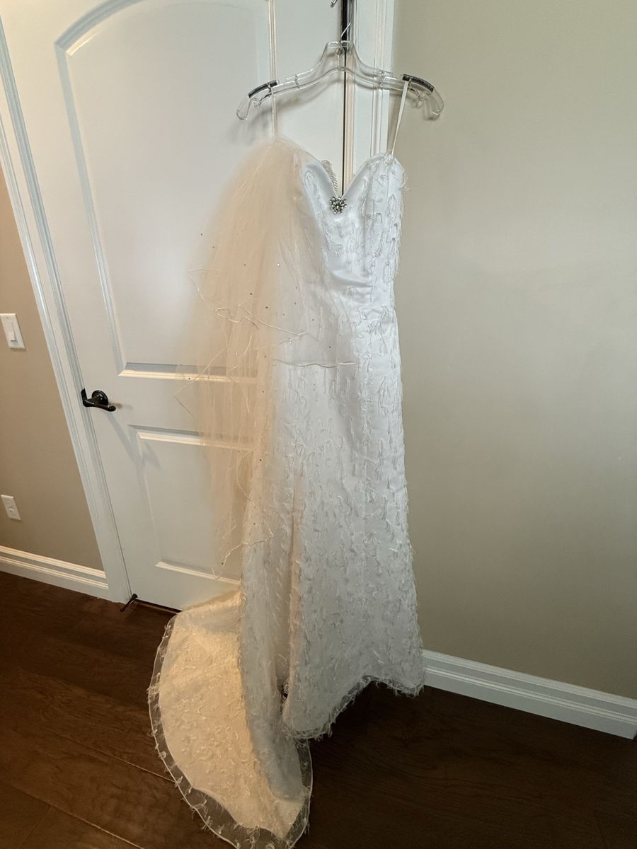 Wedding Dress with Veil Size 8 White Strapless Rhinestone Accent