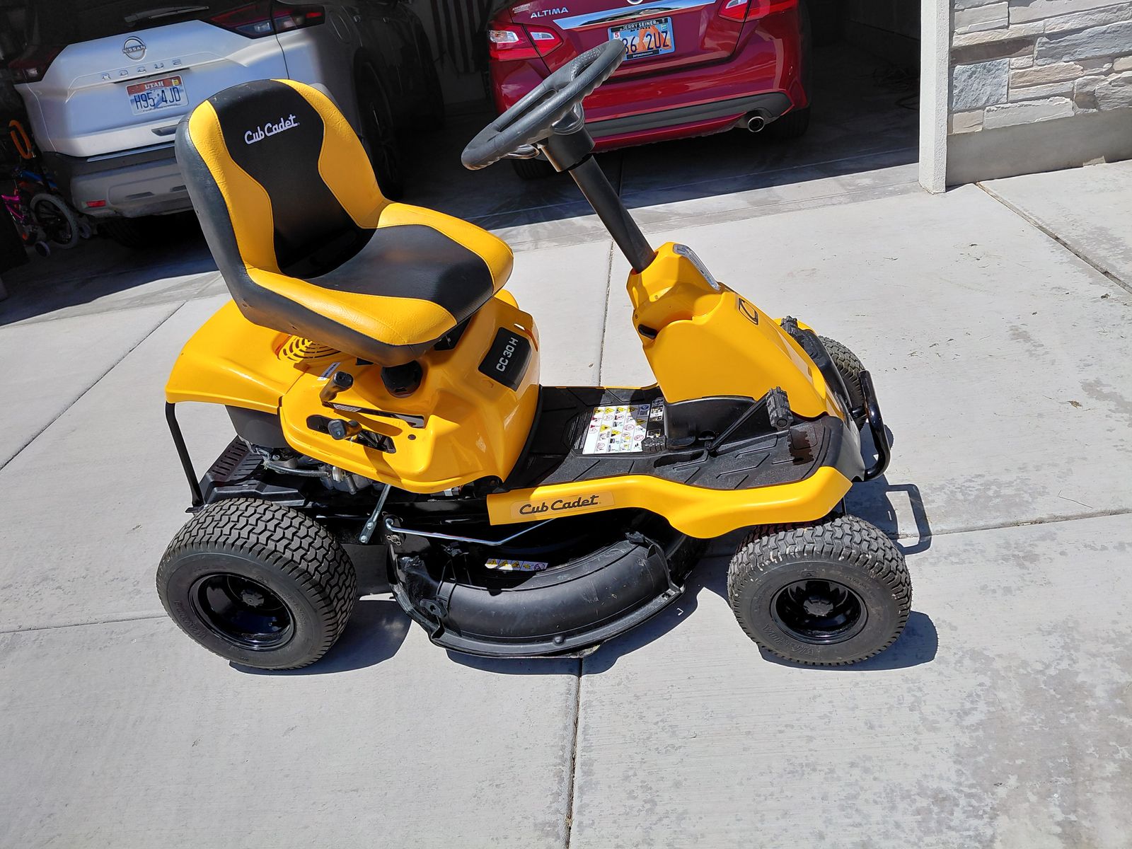 Riding lawn mower