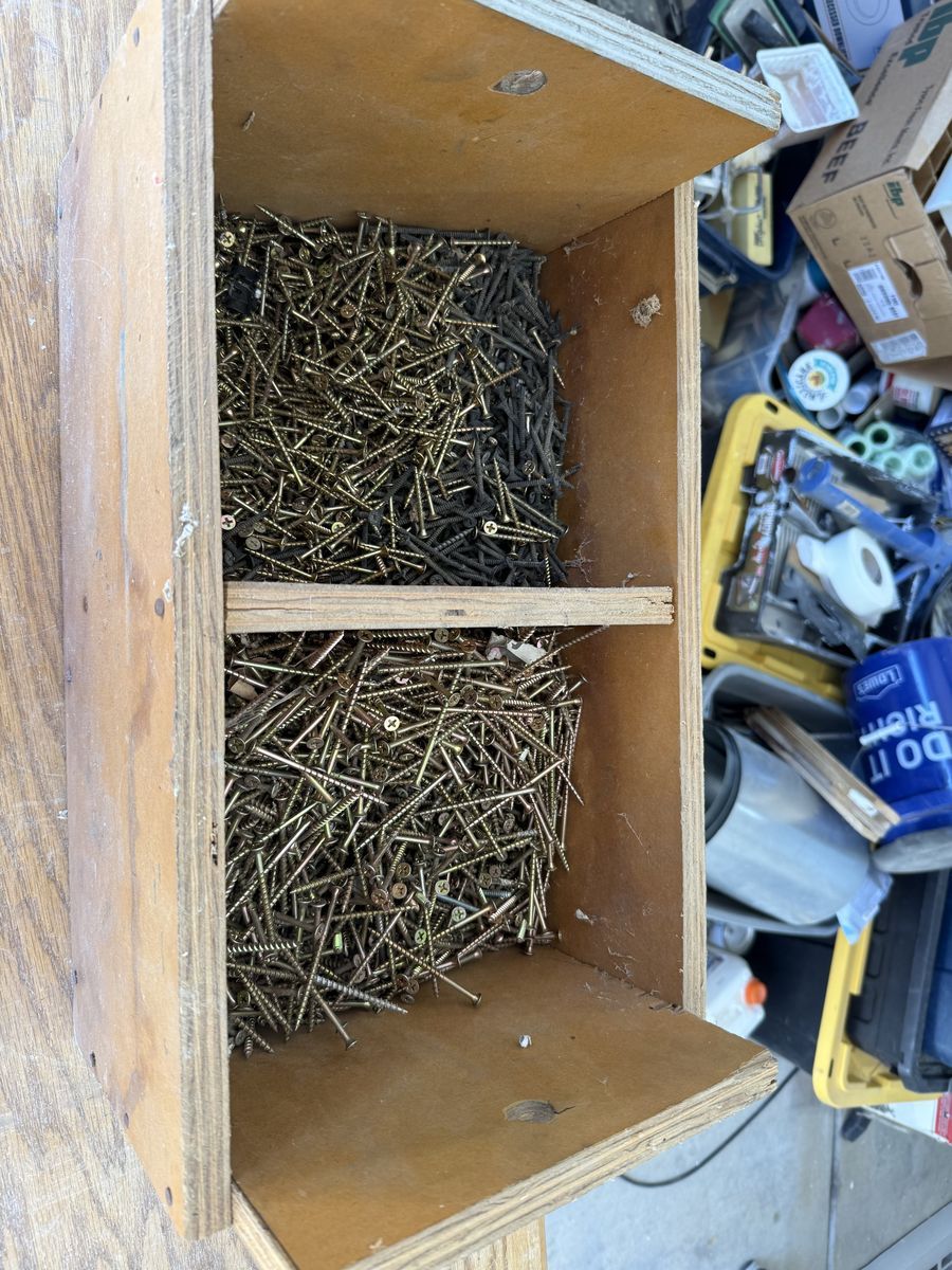 Thousands of grabber screws. 3' and 1.5". Philips heads